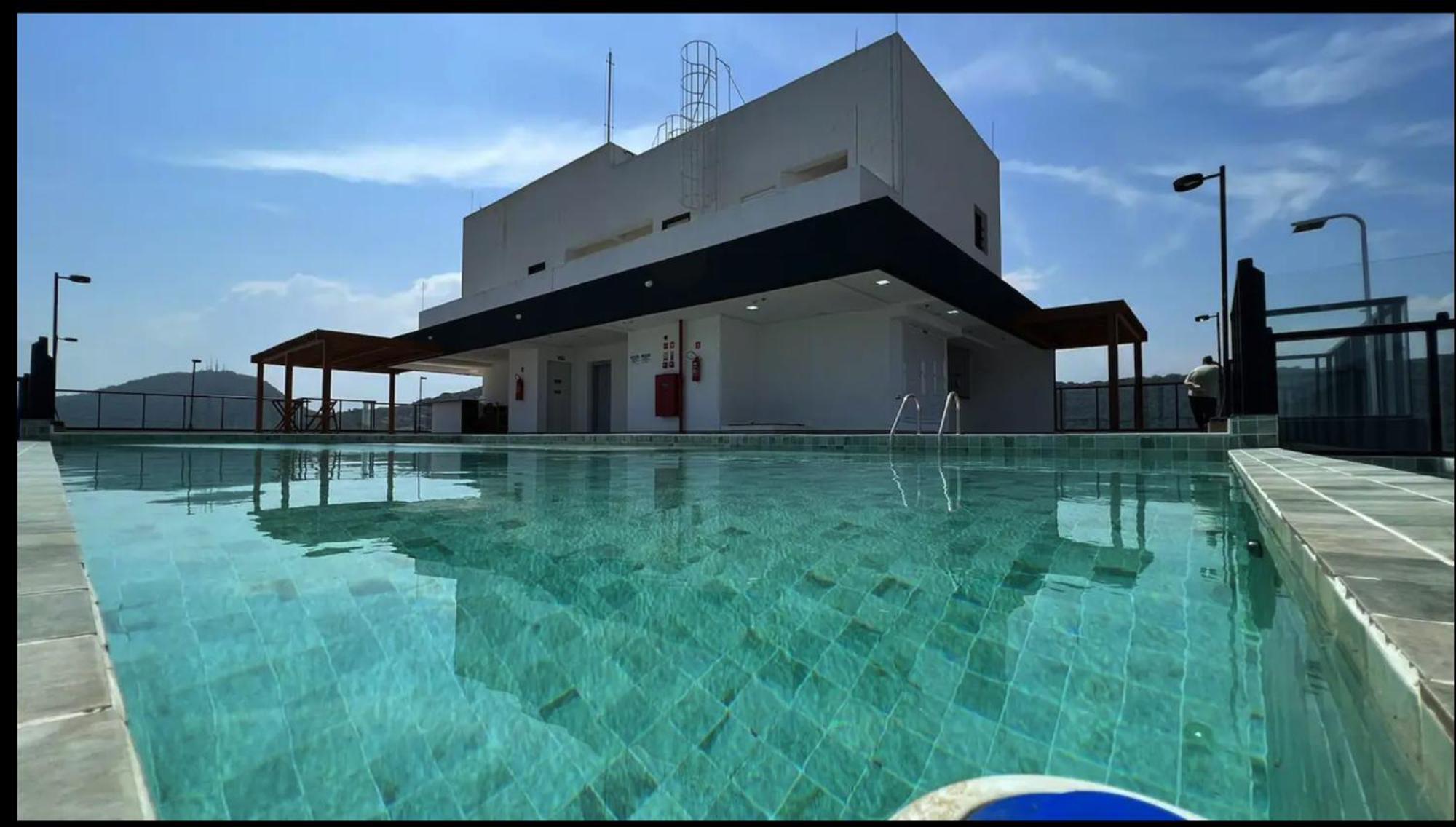 Apto Incrivel - Piscina No Rooftop - Vista Mar - 600m Enseada 公寓